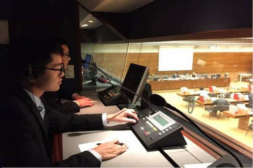 同聲傳譯工作背后的辛酸 翻譯服務光環下的無聲挑戰